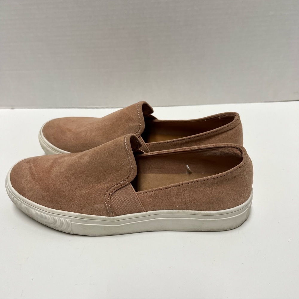 Universal thread slip on  sneakers, size 8.5 pink